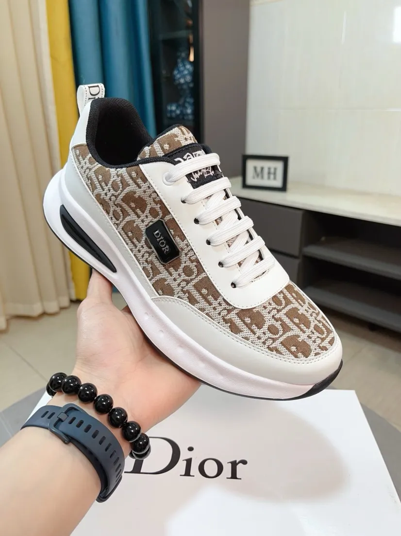 Men's men's shoes 💰440🌹🌹【Dior】Best-selling official website world premiere🔝High-end men's shoes brand official website latest series: The upper is made of imported cowhide with specially designed fabrics➕Mesh breathable lining. Make walking more convenient and comfortable! Compared with the official quality, Midea’s 1:1 replica. Create a fashionable personality to set off your uniqueness! A must-have for trendy men! Classic style. Men's sizes: 38-44.